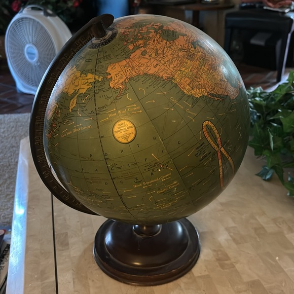 COPY - Antique world globe in perfect condition.. wood base   17” tall. C 39” a… - Picture 4 of 5